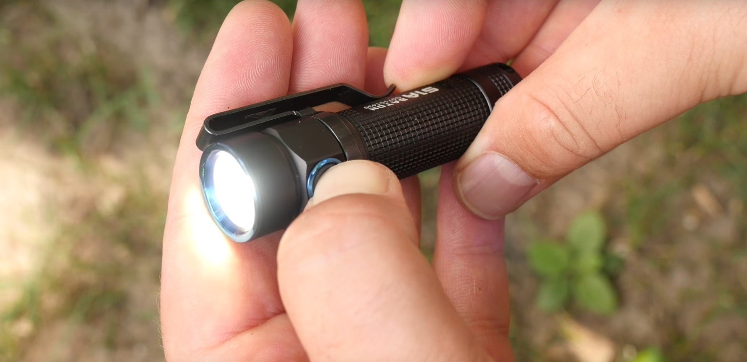 Обзор OLIGHT S1A-SS STAINLESS STEEL. Самый маленький светодиодный фонарик в  стальном корпусе